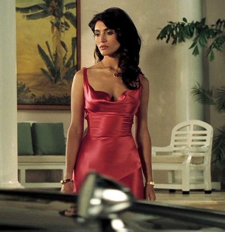 Caterina Murino : iconique James Bond Girl, elle nous livre sa wellness routine