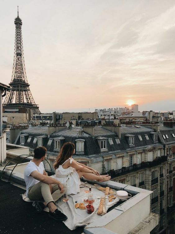 Trois rooftops parisiens pour un moment magique