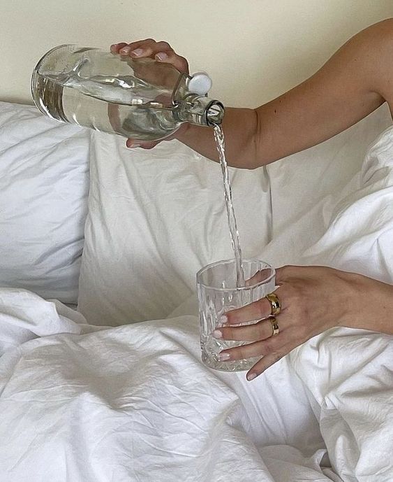 Pourquoi boire de l’eau tiède le matin est bénéfique pour son organisme ?